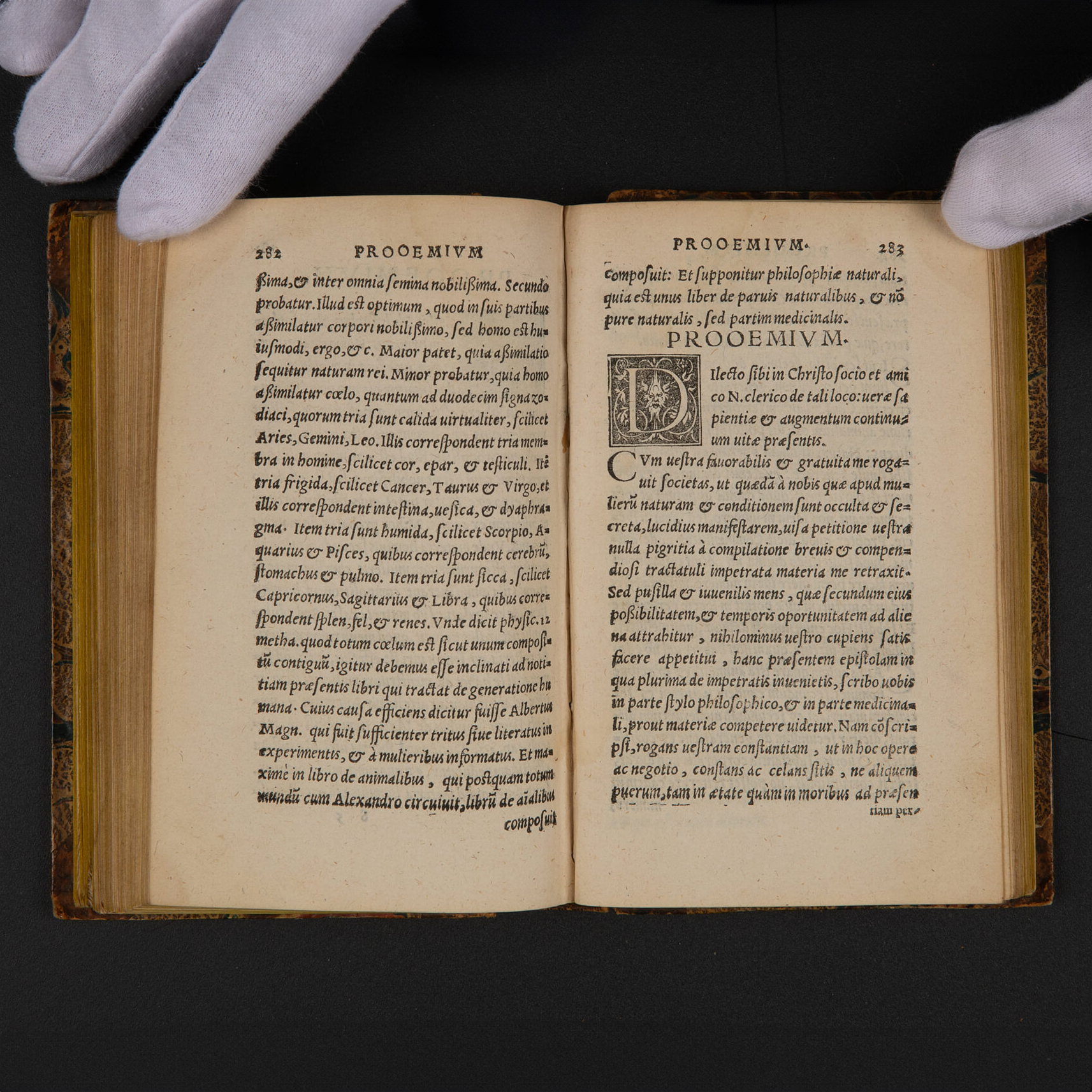 En moderne tekst skrevet av en munk fra den antikken boken Problemata Aristotelis